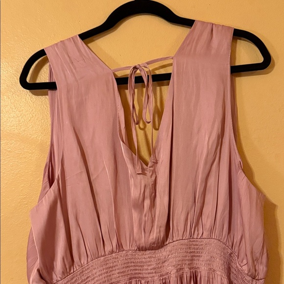 Elegant Silky Pink Sleeveless Dress - Picture 4 of 5